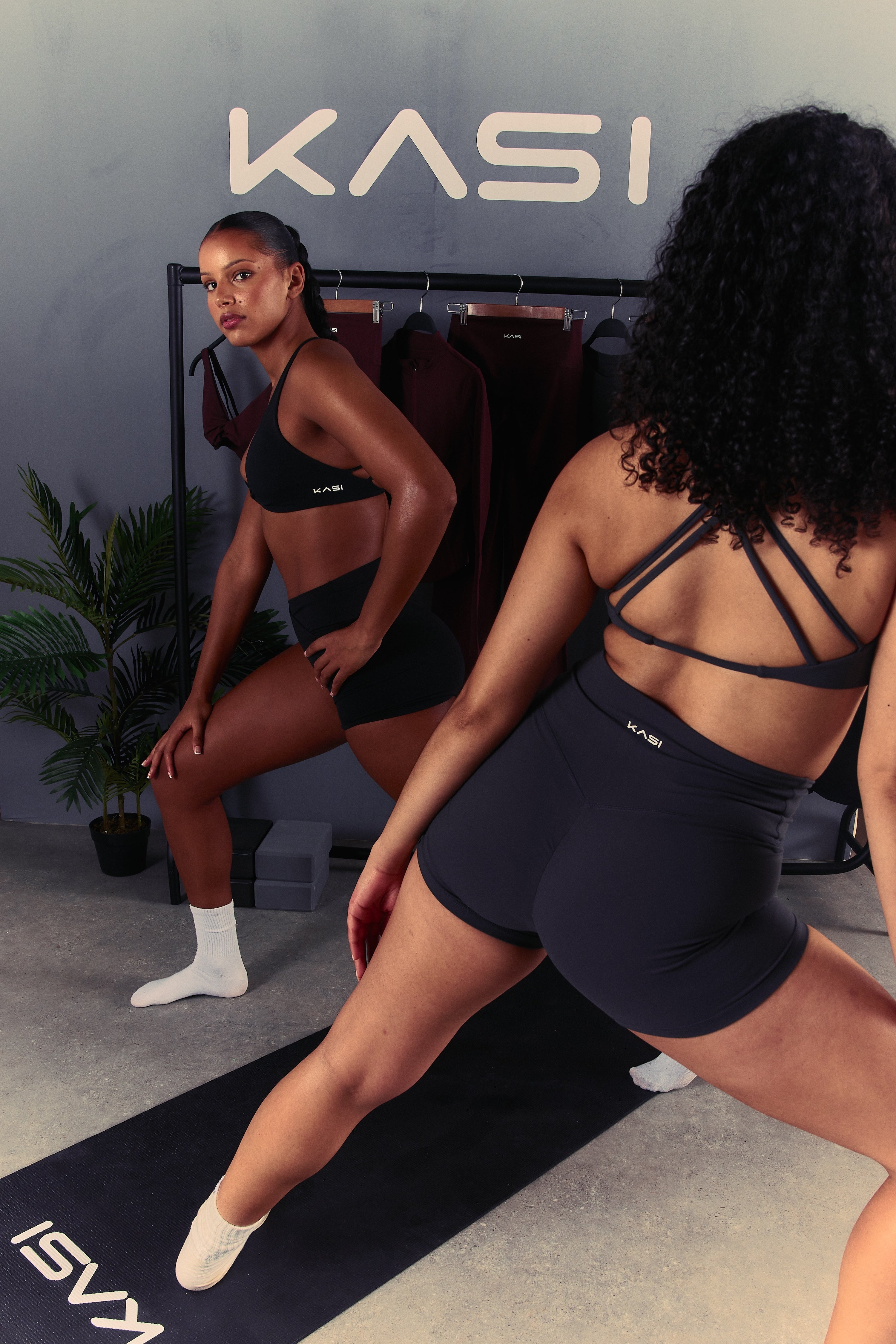 Soft Form Twist Cross Back Bra